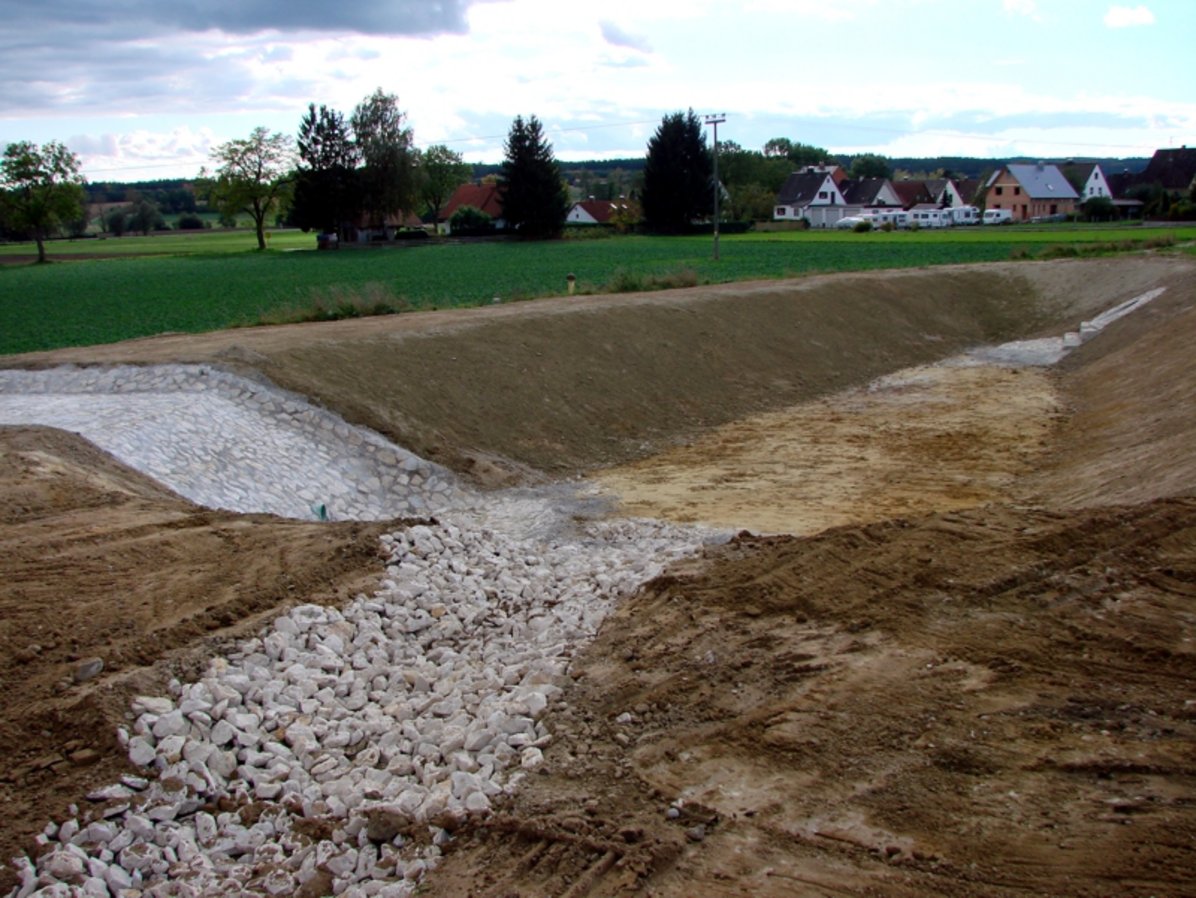 Regenüberlaufbecken im Baugebiet Heuwegfeld Regenüberlaufbecken im Baugebiet Heuwegfeld